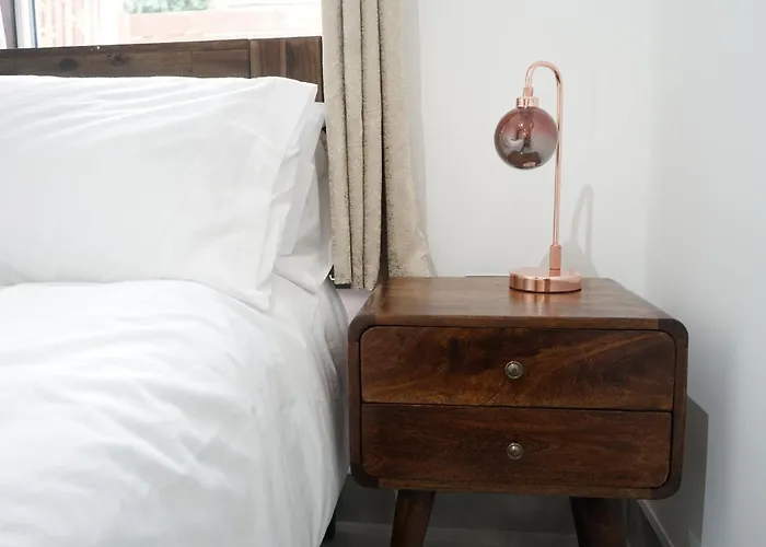 Luxury London House Sleeps 13, 2 Minutes To Metro