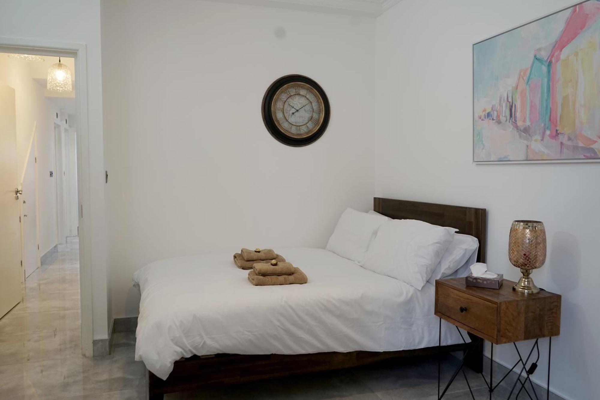 Luxury House Sleeps 13, 2 Minutes To Metro * Londra