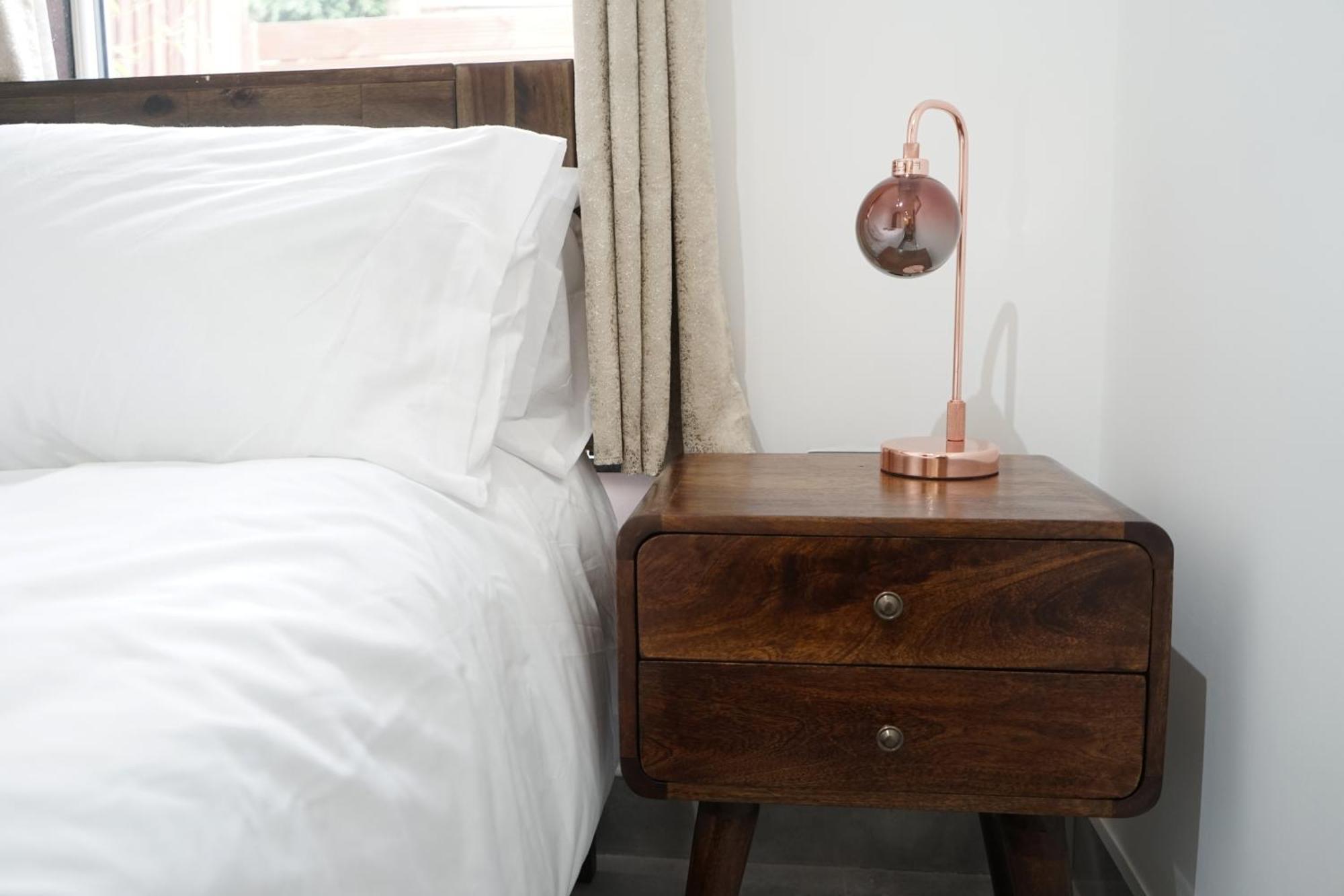 Luxury House Sleeps 13, 2 Minutes To Metro Londra