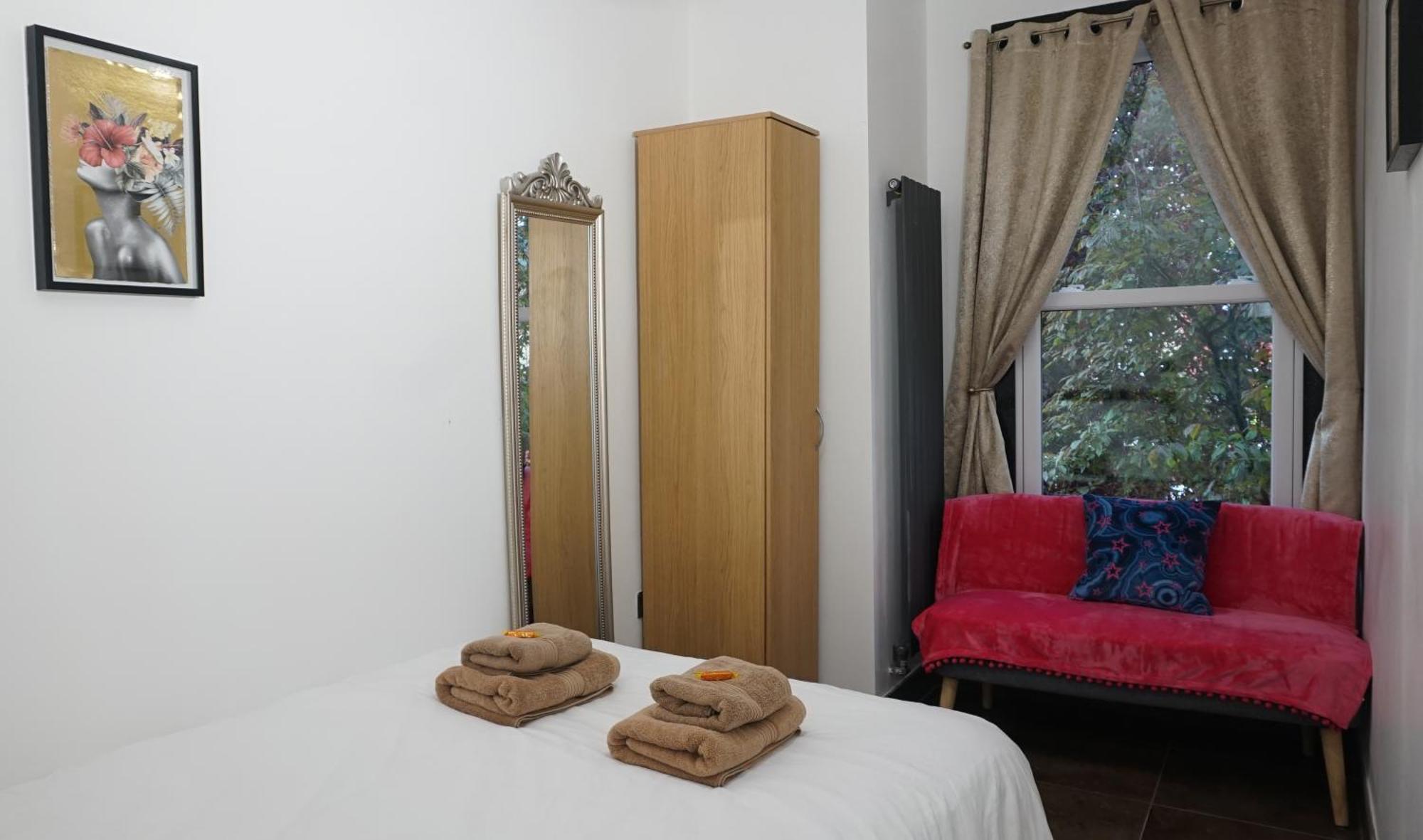 Casa vacanze Luxury House Sleeps 13, 2 Minutes To Metro