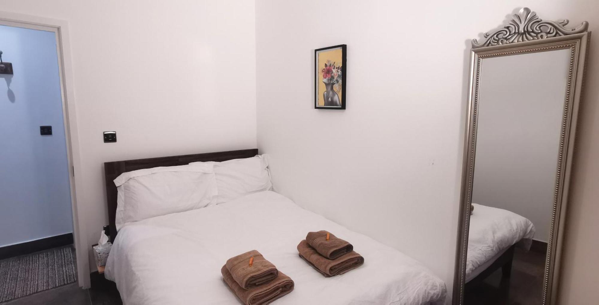 Luxury House Sleeps 13, 2 Minutes To Metro Casa vacanze *