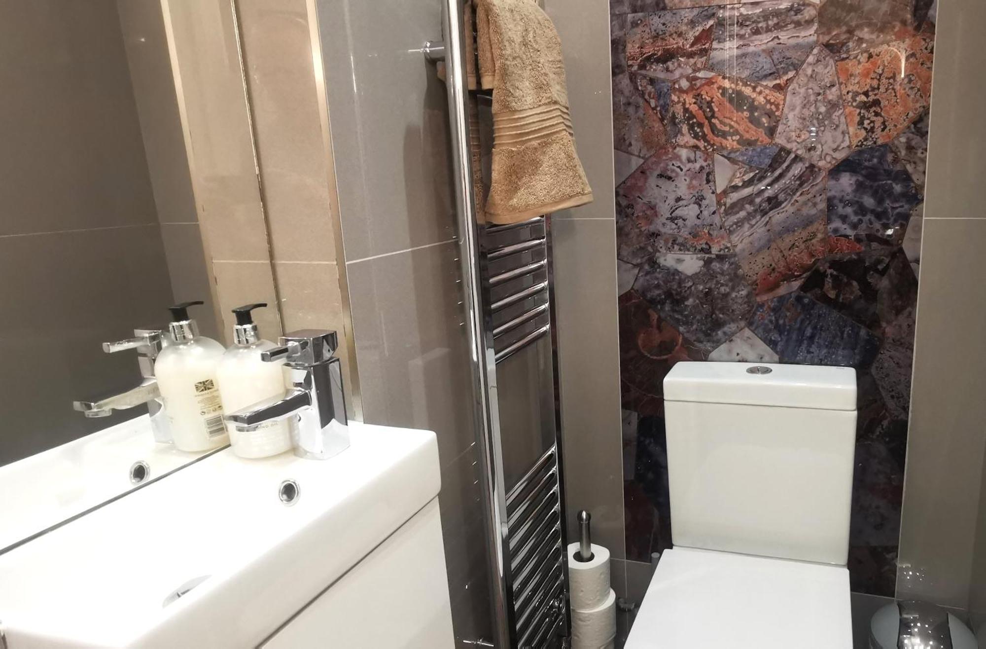 Luxury House Sleeps 13, 2 Minutes To Metro * Londra