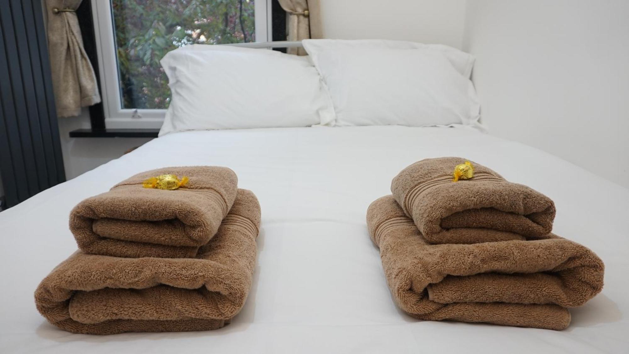 Luxury House Sleeps 13, 2 Minutes To Metro Casa vacanze *